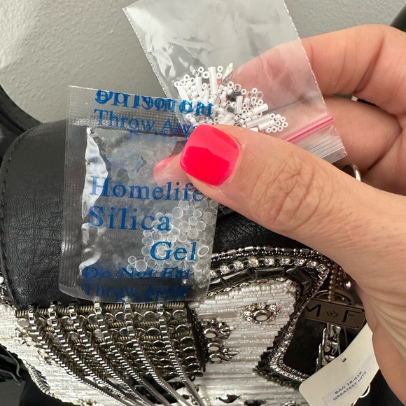 Mary Frances Greatest Hits Crossbody Guitar handbag Never Used! - Picture 7 of 10